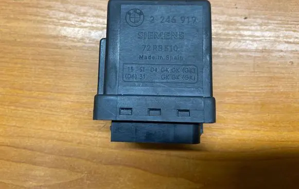 BMW 5 E39 Glow plug pre-heat relay 2246919 72RB510