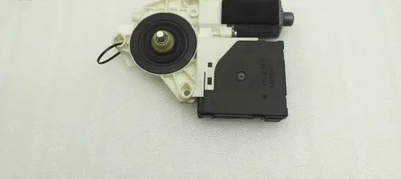 Audi TT TTS Mk2 Front door window regulator motor 8J8959802J