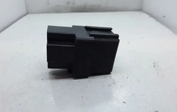 Nissan X-Trail T30 Other relay 252309F900 4RA94001065