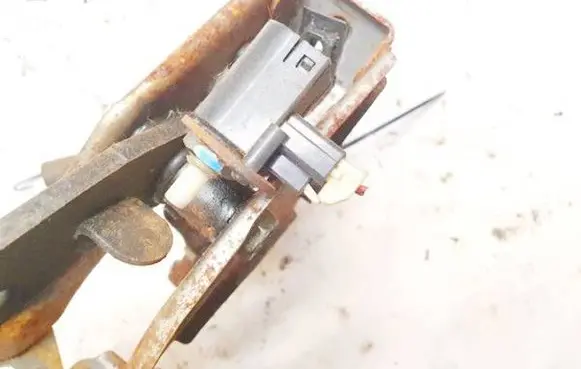 Toyota Avensis T250 Brake pedal sensor switch