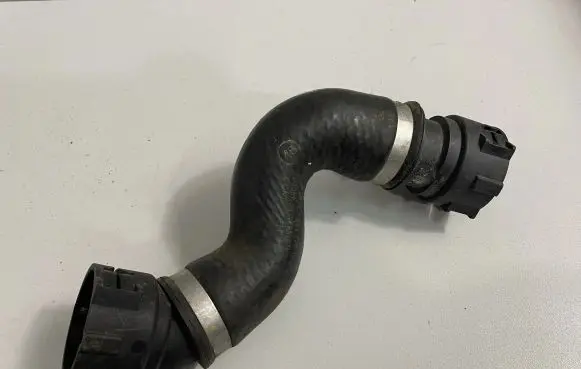 BMW 6 E63 E64 Engine coolant pipe/hose 7521778