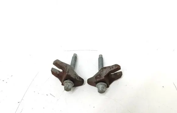 Citroen C4 II Picasso Fuel Injector clamp holder
