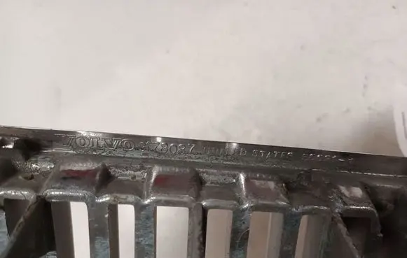 Volvo S80 Front bumper upper radiator grill 9178087