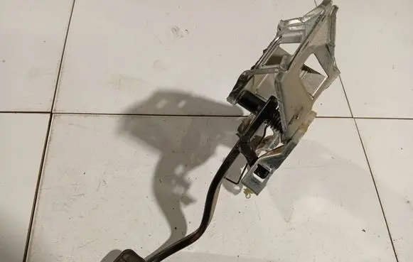 Opel Astra H Brake pedal 