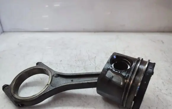 Land Rover Range Rover L322 Piston with connecting rod
