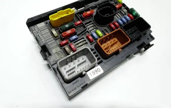 Citroen C4 I Picasso Fuse module 9667044980