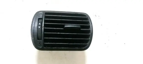 Seat Toledo II (1M) Dash center air vent grill 8L0820901