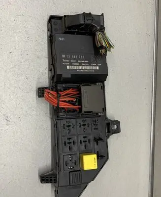 Opel Signum Fuse module 13168781 13181984