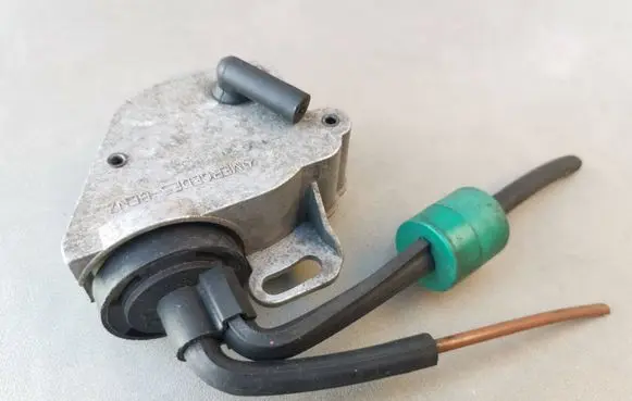 Mercedes-Benz S W140 Valve vacuum 1403000833 1233001033 A1403000833