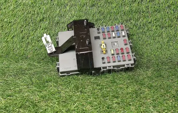 Saturn Vue Power management control unit 96826374 AK62287