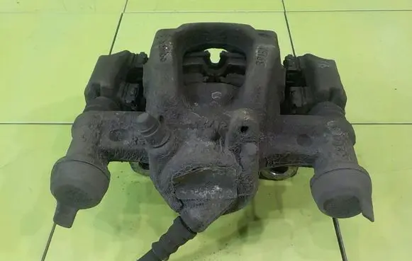 Mercedes-Benz Vito Viano W447 Front brake caliper 