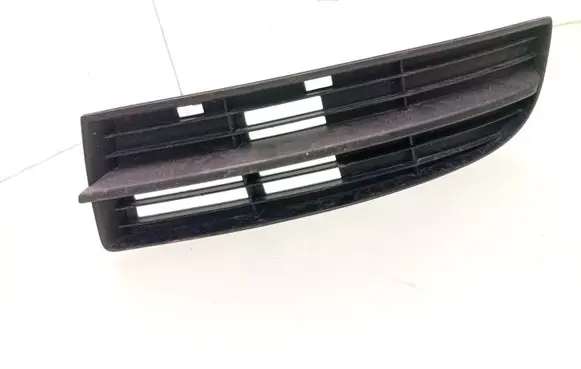 Volkswagen Touran I Front bumper lower grill 1T0853665