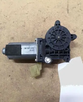 Volvo V70 Front door window regulator motor 101353