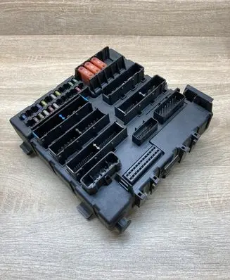 Opel Vectra C Fuse module 13112914 519049035