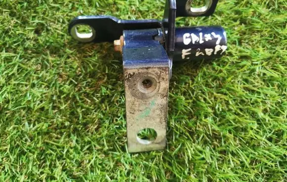 Ford Galaxy Front door lower hinge 