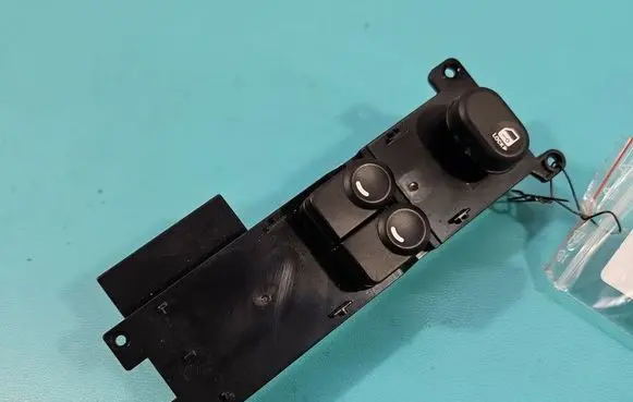 Hyundai i30 Electric window control switch 935702L100 IMPRK1557792