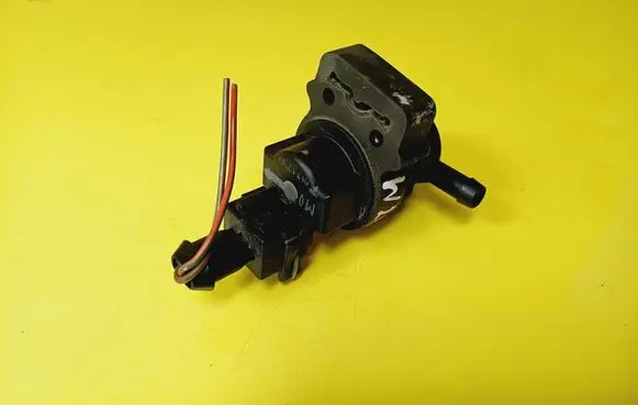 Mercedes-Benz E W210 Turbo solenoid valve 0004701593