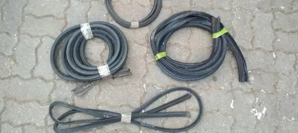 Renault Master II Front door rubber seal 