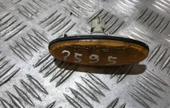 Mazda MPV Front fender indicator light