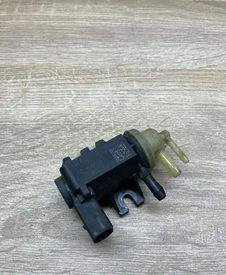 Volkswagen Golf VI Vacuum valve 1K0906627B 4011464A