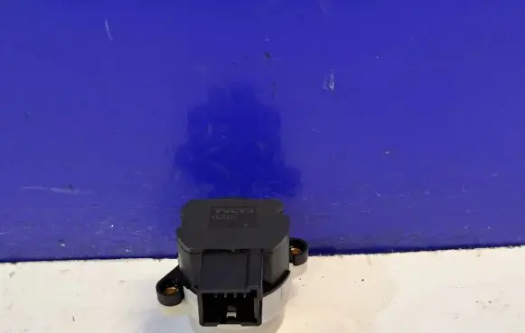 Volvo V70 Ignition lock 8645228