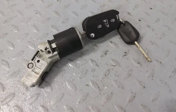 Peugeot Partner III Ignition lock 1608682880 1617020680