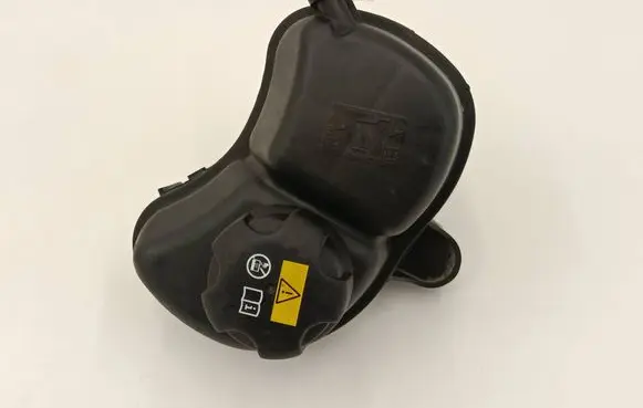 BMW 4 G22 G23 G24 G26 Coolant expansion tank/reservoir 8610653 1713 18779811