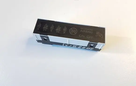 Peugeot 2008 II Passenger airbag on/off switch 9825205380