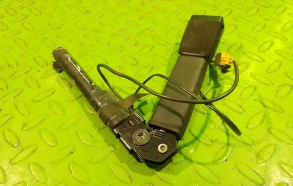 Opel Meriva B Front seatbelt 1716745 ZAPINKA