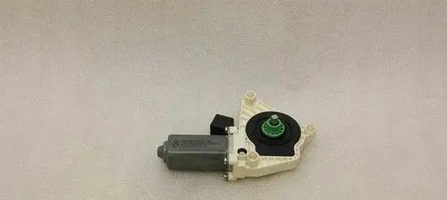 Mercedes-Benz CLA C117 X117 W117 Front door window regulator motor A2078200542