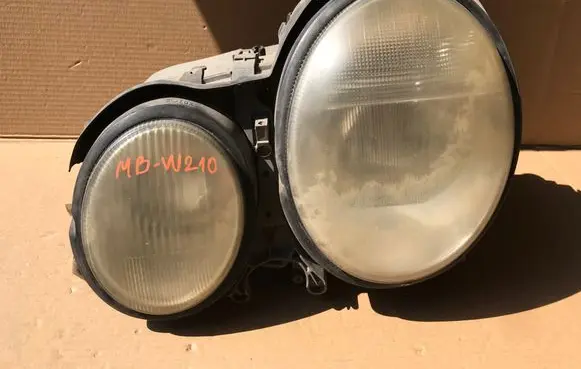 Mercedes-Benz E W210 Headlight/headlamp 15060400 15060700