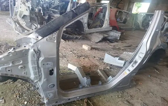 Toyota C-HR I Front sill (body part)