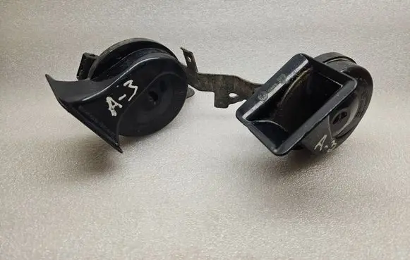 Audi A3 S3 A3 Sportback 8P Horn signal 0092018