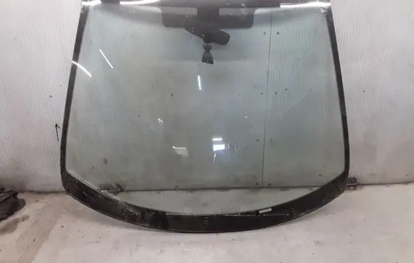 Peugeot 207 Front windscreen/windshield window 