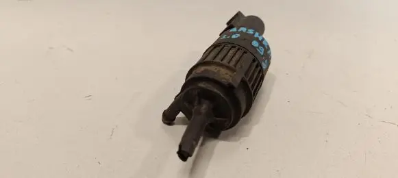 Nissan Qashqai+2 Windscreen/windshield washer pump