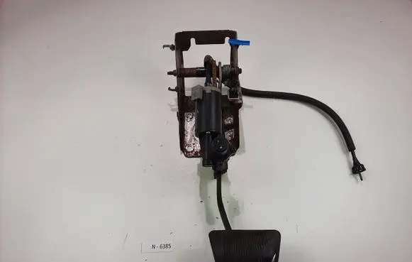 Jeep Commander Brake pedal