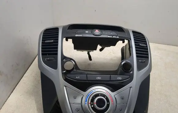 Hyundai ix20 Radio/GPS head unit trim 847401K660 972501kxxx