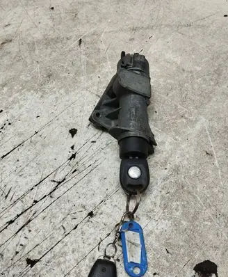 Volkswagen Golf IV Ignition lock 4B0905851C