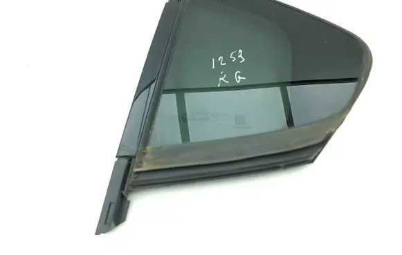 Alfa Romeo Giulia Rear vent window glass 