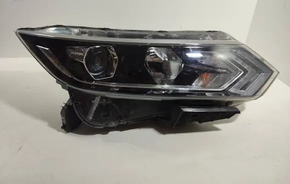 Nissan Qashqai Headlight/headlamp 10019009