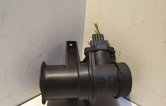 Audi A4 S4 B5 8D Mass air flow meter 0280217112 058133471A