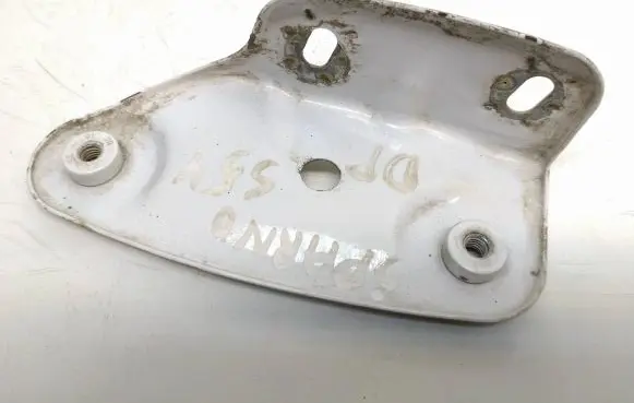 Skoda Octavia Mk2 (1Z) Front bumper mounting bracket