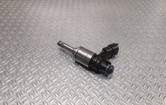 Opel Insignia A Fuel injector 0261500055 12614736