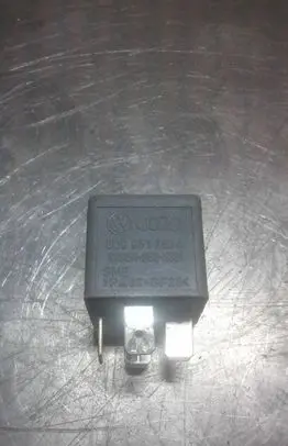 Volkswagen PASSAT B6 Other relay 8D0951253A V23134B52X301