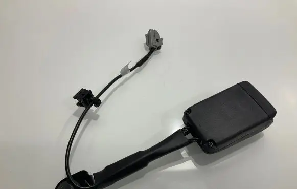 Tesla Model Y Front seatbelt buckle 1090323E1B D7D23167B02