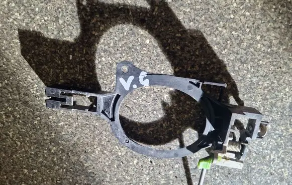 Rear door exterior handle/bracket