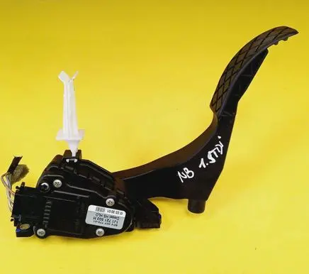 Volkswagen New Beetle Accelerator throttle pedal 1J1721503H