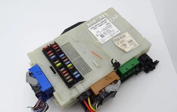 Ford Mondeo MK IV Fuse module 7G9T14A073DD