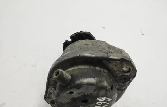 BMW 5 E60 E61 Engine mount bracket
