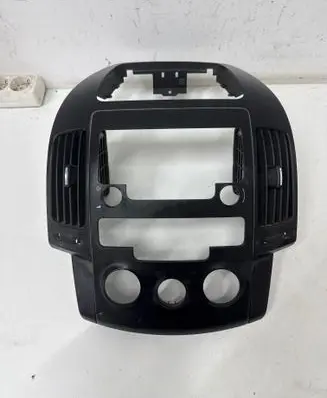 Hyundai i30 Dash center air vent grill 974102L000 U05E2648